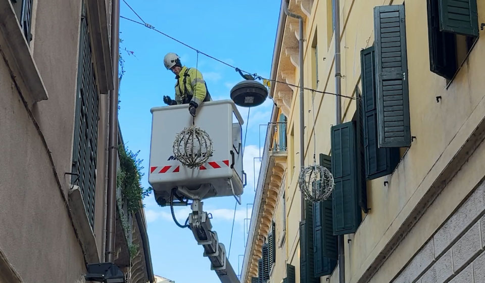 Montaggio luci natalizie Verona
